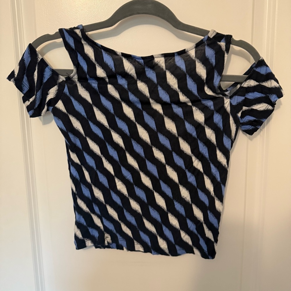 Women's Blue and Black Patterned Top Shoulder Cut-Out - Picture 6 of 7